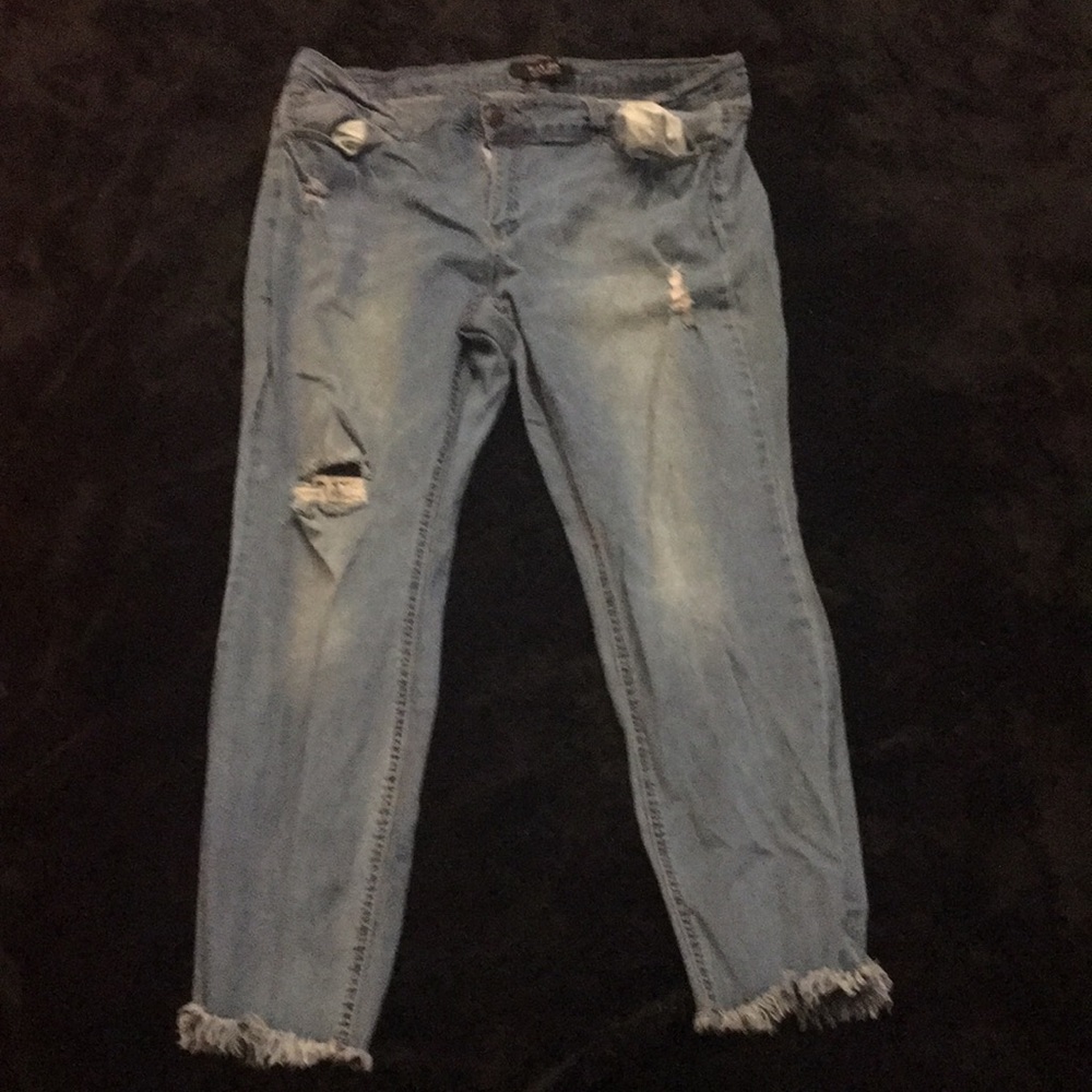 Distressed jeans - Picture 3 of 4